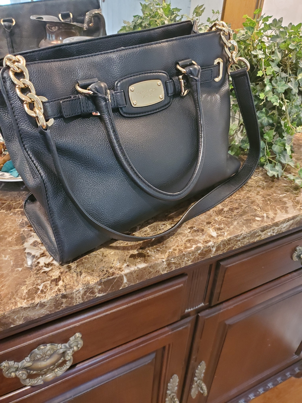 1-DAY FLASH SALE!! Michael Kors LARGE Hamilton East West Tote w/Gold Hardware - Picture 16 of 16